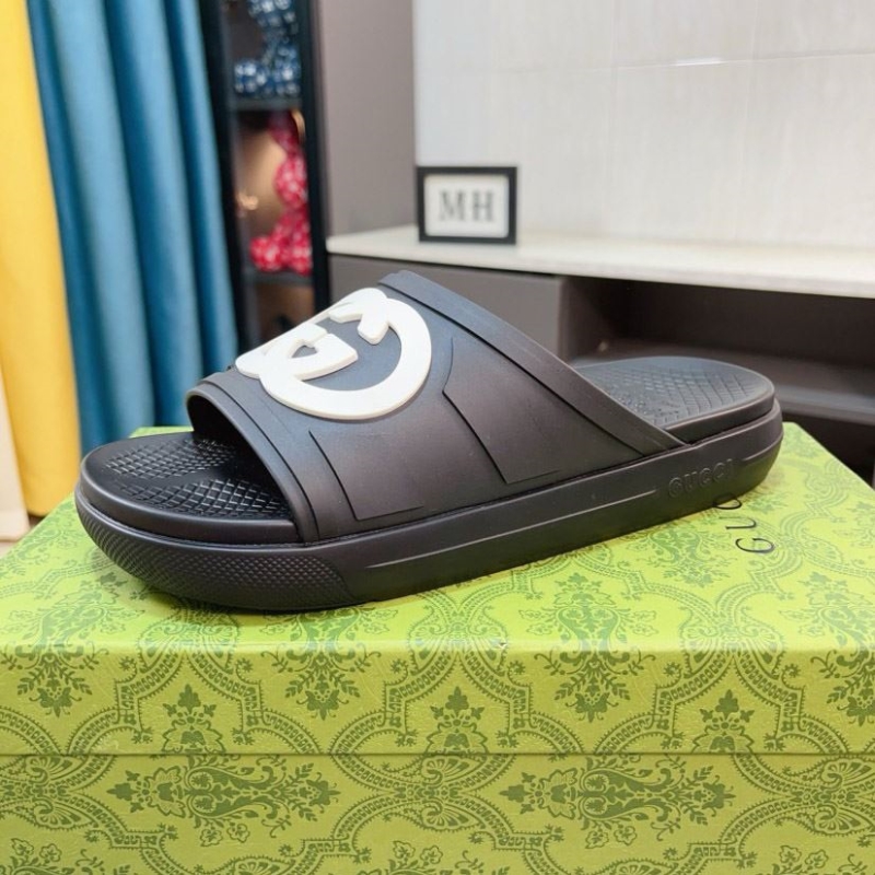 G*u*i slippers